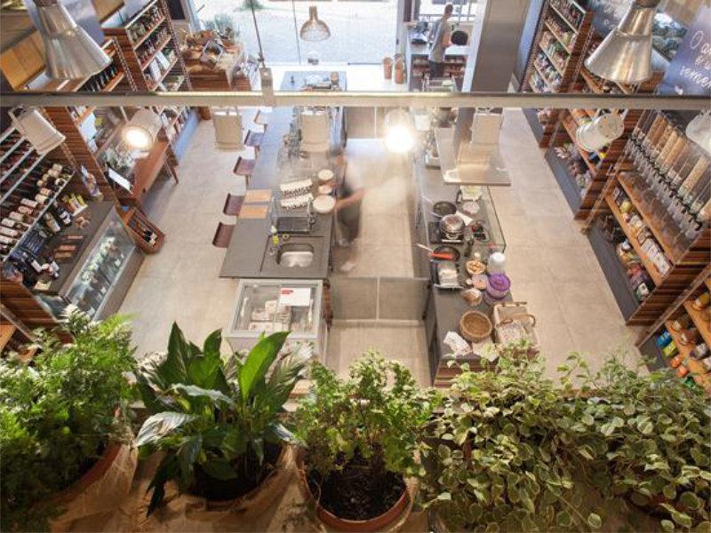Pimont Arquitetura cria ambiente que valoriza o simples da vida para o Empório Ubaiá